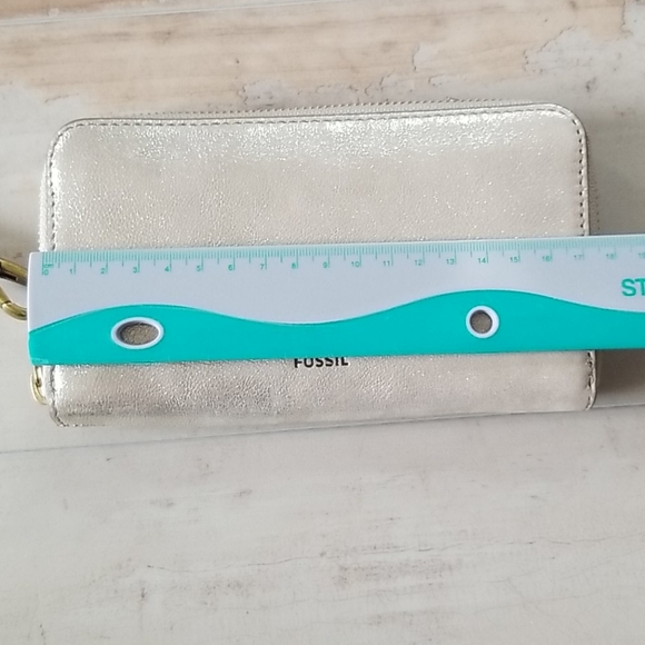 Fossil wristlet - Picture 5 of 6